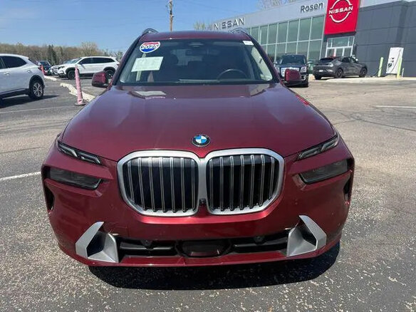 2025 BMW X7 40i I (G07) Рестайлинг, пурпурный, 9981119 рублей - вид 1