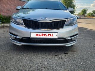 2016 Kia Rio III Рестайлинг, серебристый, 850000 рублей, вид 1