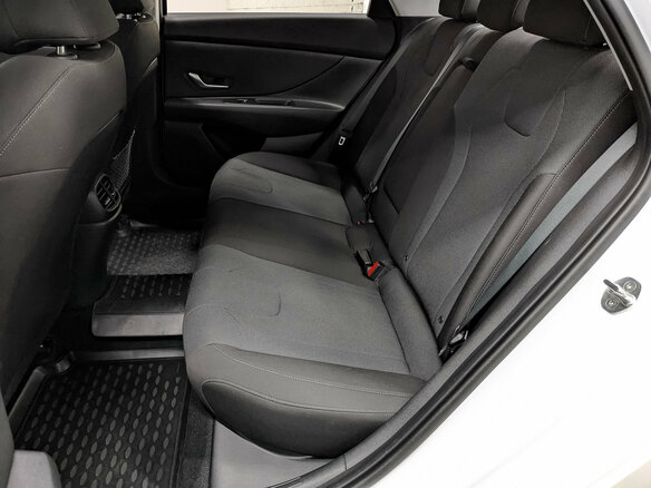 2021 Hyundai Elantra VII (CN7), белый, 1825000 рублей - вид 16