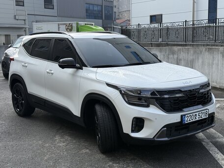 2023 Kia Seltos I Рестайлинг, белый, 2110000 рублей, вид 3