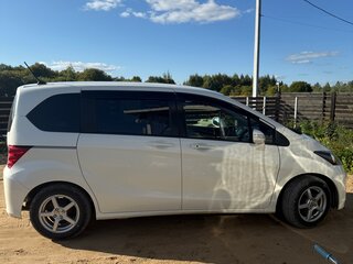 2011 Honda Freed I, белый, 1130000 рублей, вид 4