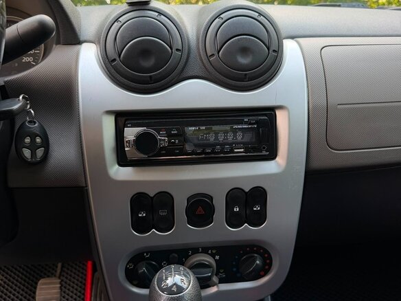 2010 Renault Logan I Рестайлинг, белый, 499000 рублей - вид 8