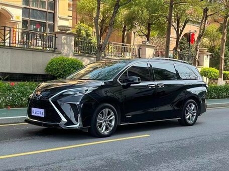 Toyota Sienna IV