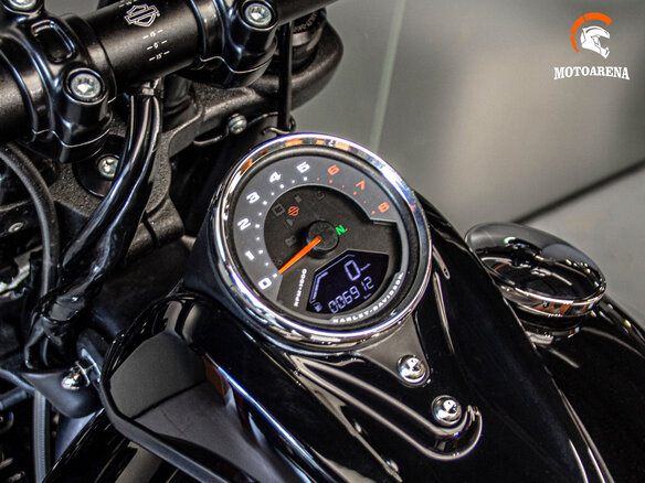 2017 Harley-Davidson Fat Bob, чёрный, 1438627 рублей - вид 9