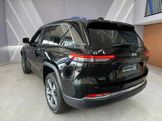 2025 Jeep Grand Cherokee 4xe V (WL), чёрный, 7160000 рублей, вид 3