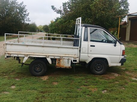 1989 Toyota TownAce, белый, 550000 рублей, вид 4