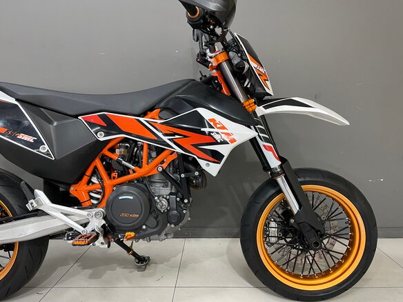 2017 KTM 690 SMC R, белый, 750000 рублей - вид 12