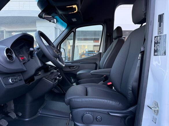 2026 Mercedes-Benz Sprinter, белый - вид 10