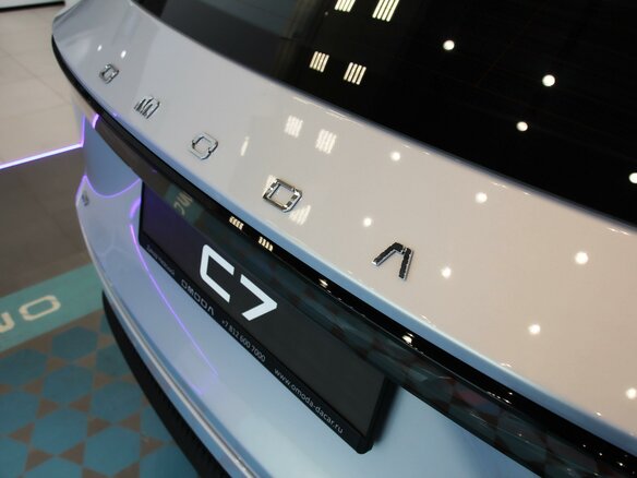 2026 Omoda C7, серебристый, 3099000 рублей - вид 11