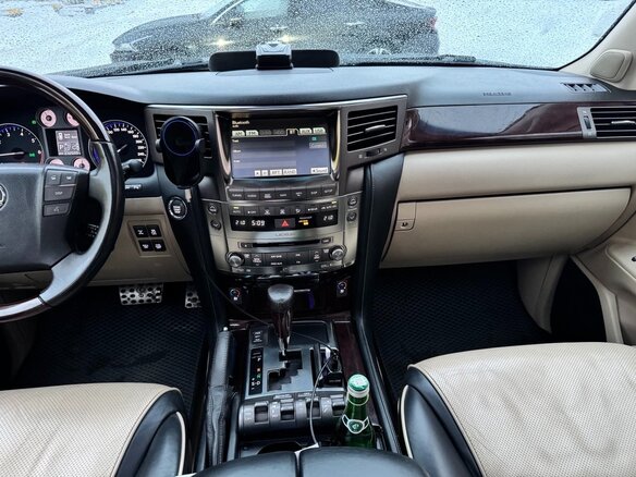 2010 Lexus LX 570 III, чёрный, 4150000 рублей - вид 9