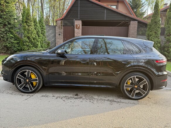 2019 Porsche Cayenne Turbo S E-Hybrid III, чёрный, 12300000 рублей - вид 5