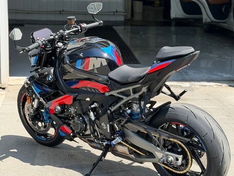 2025 BMW M 1000 R, чёрный, 2500000 рублей, вид 4