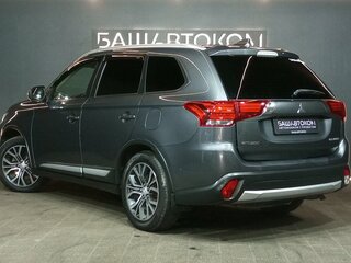 2018 Mitsubishi Outlander III Рестайлинг 2, серый, 1580000 рублей, вид 5
