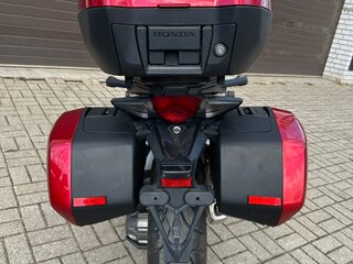 2010 Honda VFR 1200, красный, 820000 рублей, вид 3