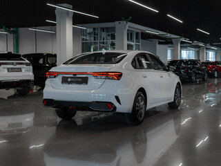 2026 Kia K3 II (China Market) Рестайлинг, белый, 3030000 рублей, вид 5