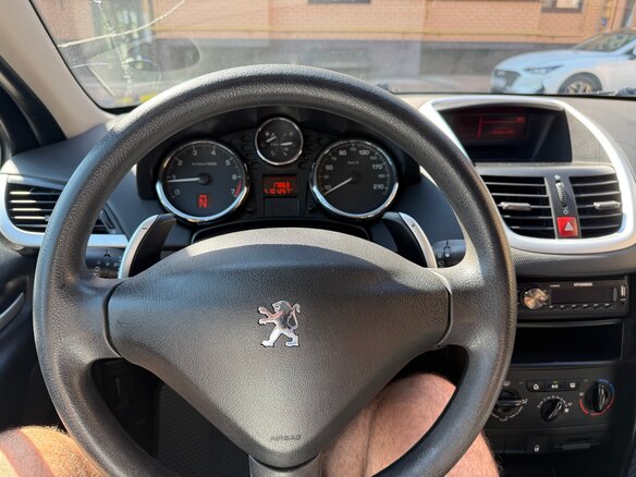 2008 Peugeot 207 I, серебристый, 500000 рублей - вид 5