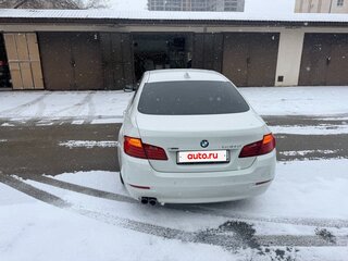 2013 BMW 5 серии 530d xDrive VI (F10/F11/F07) Рестайлинг, белый, 2480000 рублей, вид 3