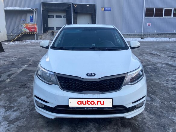 2017 Kia Rio III Рестайлинг, белый, 900000 рублей - вид 2