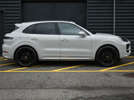 2026 Porsche Cayenne III Рестайлинг, серый, 18500000 рублей, вид 4