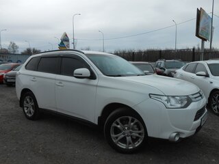 2013 Mitsubishi Outlander III, белый, 1348000 рублей, вид 3