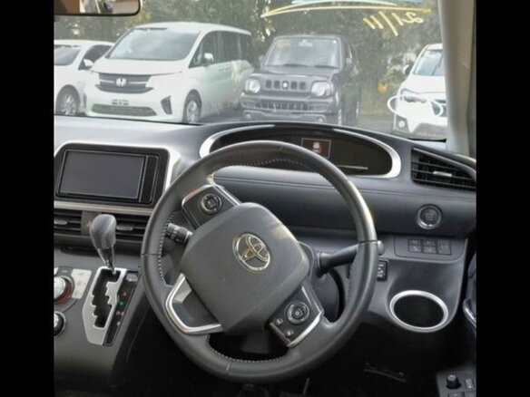 2020 Toyota Sienta II Рестайлинг, бежевый, 1500000 рублей - вид 11