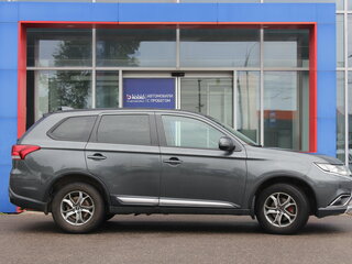 2017 Mitsubishi Outlander III Рестайлинг 2, серый, 1550000 рублей, вид 4