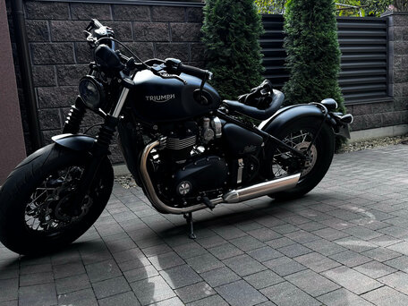 2022 Triumph Bonneville Bobber, чёрный, 1300000 рублей, вид 1