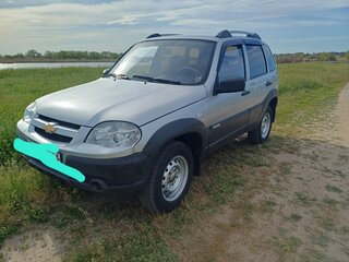 2013 Chevrolet Niva I Рестайлинг, серебристый, 550000 рублей, вид 1