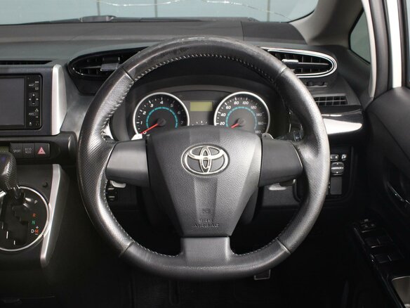 2010 Toyota Wish II, белый - вид 11