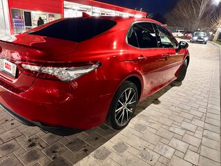 2021 Toyota Camry VIII (XV70) Рестайлинг, красный, 3000000 рублей, вид 5