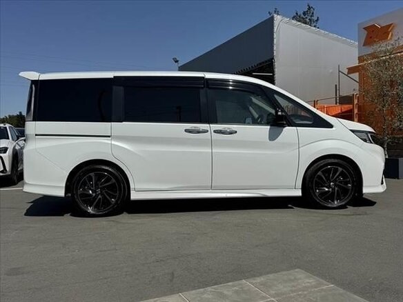 2022 Honda Stepwgn Spada V Рестайлинг, белый, 1610888 рублей - вид 4