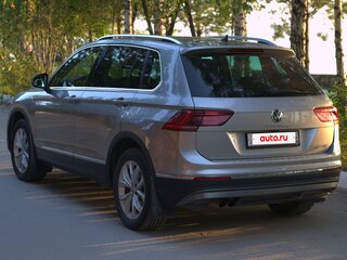 2017 Volkswagen Tiguan II, серебристый, 2600000 рублей, вид 4