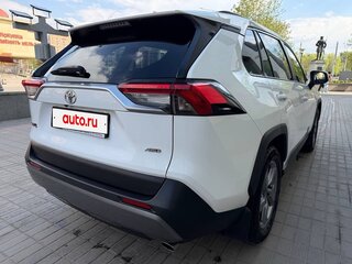 2022 Toyota RAV4 V (XA50), белый, 4200000 рублей, вид 4