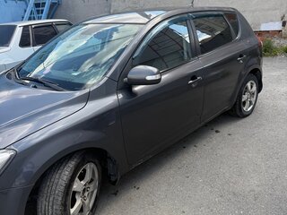 2010 Kia Ceed I Рестайлинг, серый, 700000 рублей, вид 4