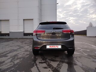 2017 Kia Rio III Рестайлинг, серый, 580000 рублей, вид 4
