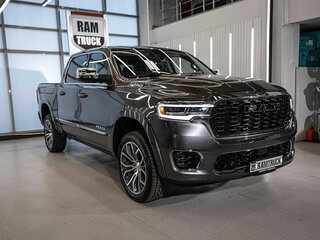 2026 Ram 1500 Crew Cab V Рестайлинг, серый, 11752977 рублей, вид 4