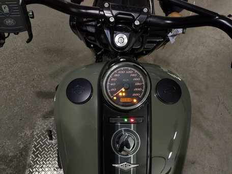 2021 Harley-Davidson Street Glide, зелёный, 1700000 рублей, вид 4