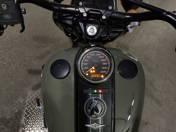 2021 Harley-Davidson Street Glide, зелёный, 1700000 рублей - вид 3