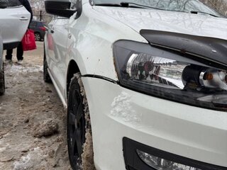 2018 Volkswagen Polo V Рестайлинг, белый, 860000 рублей, вид 1