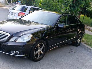 2010 Mercedes-Benz E-Класс 200 IV (W212, S212, C207), чёрный, 1350000 рублей, вид 1