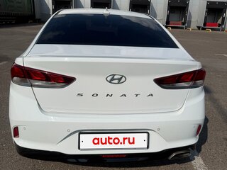 2019 Hyundai Sonata VII (LF) Рестайлинг, белый, 1350000 рублей, вид 4