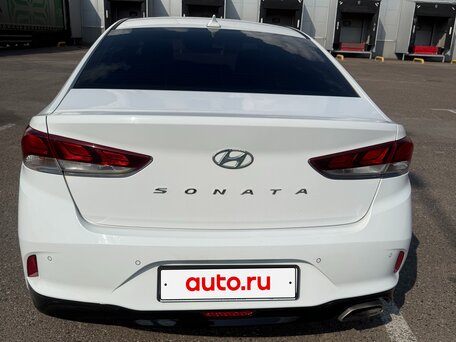 2019 Hyundai Sonata VII (LF) Рестайлинг, белый, 1490000 рублей, вид 4
