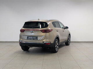 2020 Kia Sportage IV Рестайлинг, коричневый, 2225000 рублей, вид 5