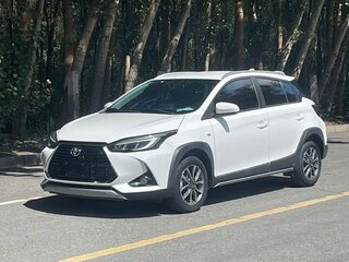 2023 Toyota Yaris L XP150 Рестайлинг, белый, 1764088 рублей, вид 1