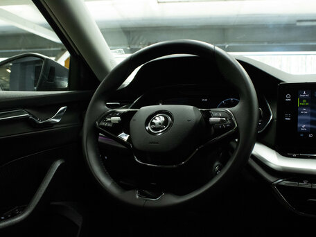 2021 Skoda Octavia IV (A8), серый, 2287000 рублей, вид 5