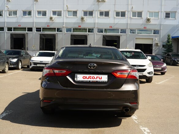 2019 Toyota Camry VIII (XV70), серый, 2369000 рублей - вид 2
