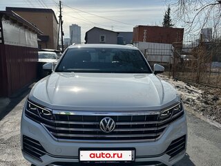 2019 Volkswagen Touareg III, белый, 5300000 рублей, вид 3