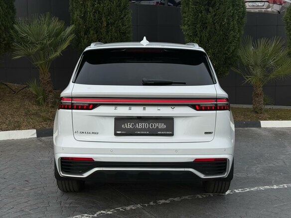 2026 Geely Monjaro I Рестайлинг, белый - вид 3