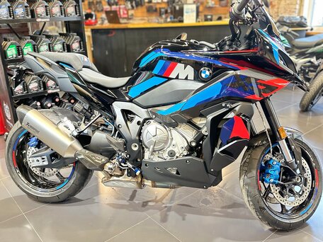 2025 BMW M 1000 XR, чёрный, 3890000 рублей, вид 4