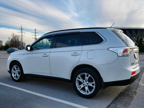 2014 Mitsubishi Outlander III, белый, 1680000 рублей - вид 13